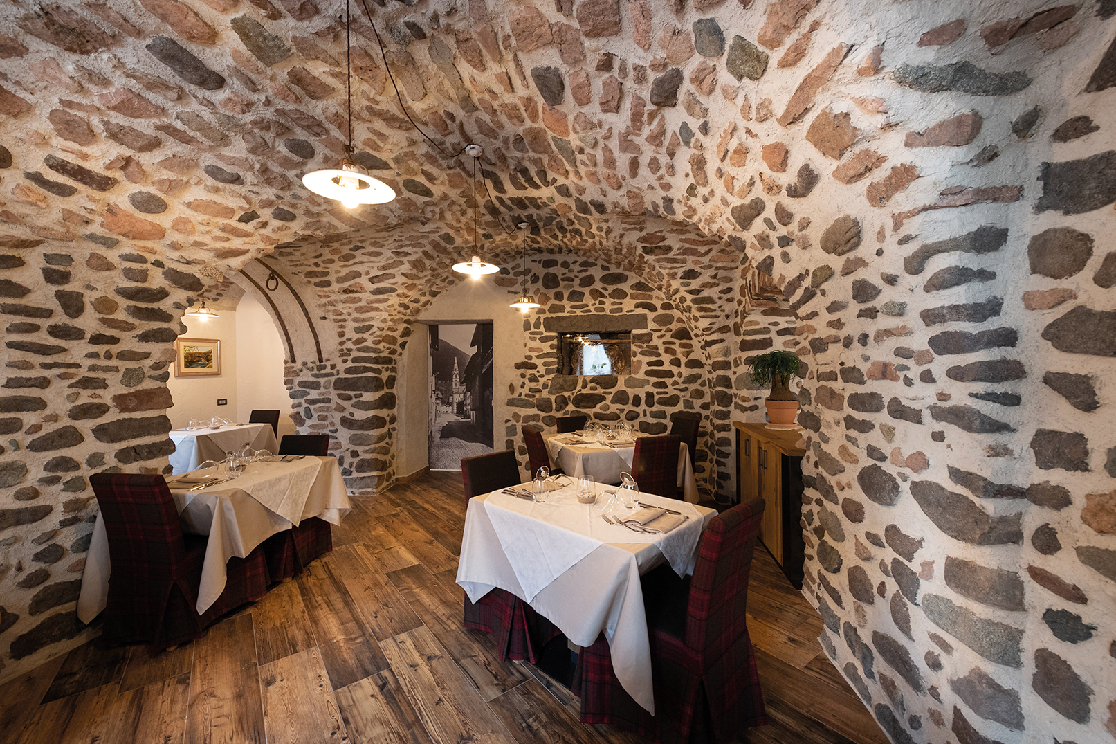 𝗙𝗶𝗲𝗺𝗺𝗲 𝗪𝗲𝗹𝗰𝗼𝗺𝗲 𝗠𝗮𝗴𝗮𝘇𝗶𝗻𝗲 - 𝘌𝘴𝘵𝘢𝘵𝘦 𝟤𝟢𝟤𝟨
.
.
Dellantonio L Bortoleto: famiglia, territorio e autenticità nel piatto!
.
.
#fiemme #fiemmeper #fiemmefood #fiemmevalley #Summer2026 #dolomiti #dolomitiunesco #dolomitimountains #dolomiti_emotions #discover #mountainscape #wow