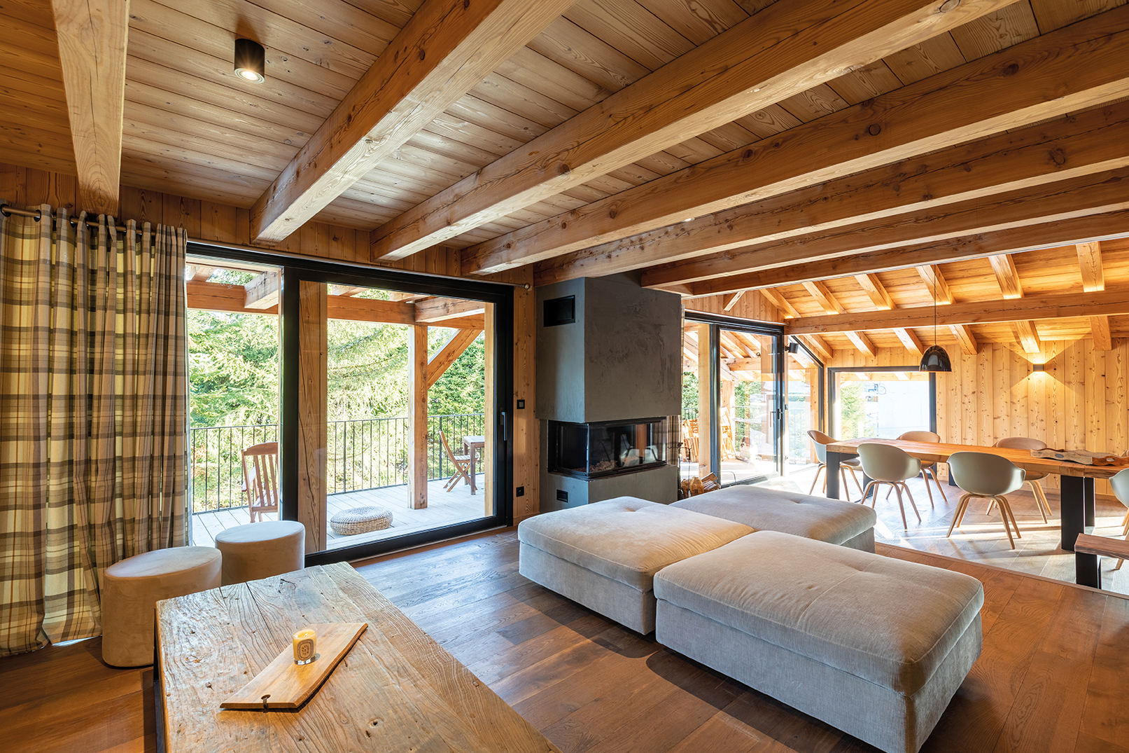 𝗙𝗶𝗲𝗺𝗺𝗲 𝗪𝗲𝗹𝗰𝗼𝗺𝗲 𝗠𝗮𝗴𝗮𝘇𝗶𝗻𝗲 - 𝘌𝘴𝘵𝘢𝘵𝘦 𝟤𝟢𝟤𝟨
.
.
A Megève la luce diventa progetto: i sistemi Finstral ridefiniscono il dialogo tra architettura e natura
.
.
#fiemme #fiemmeper #fiemmefood #fiemmevalley #Summer2026 #dolomiti #dolomitiunesco #dolomitimountains #dolomiti_emotions #discover #mountainscape #wow